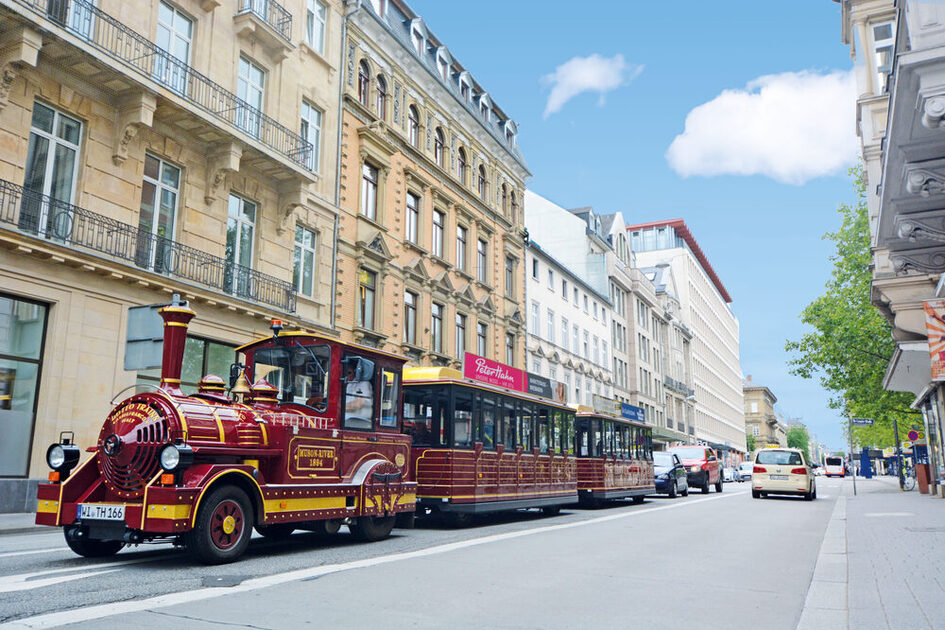 Thermine fährt Wilhelmstraße entlang