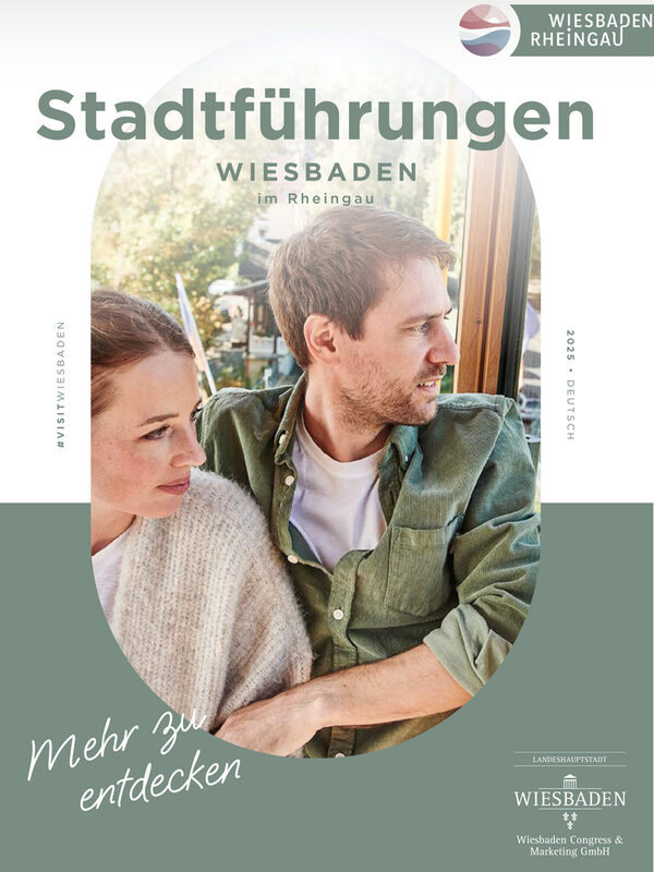 Stadtführunge: Startseite - Paar schaut zur Seite