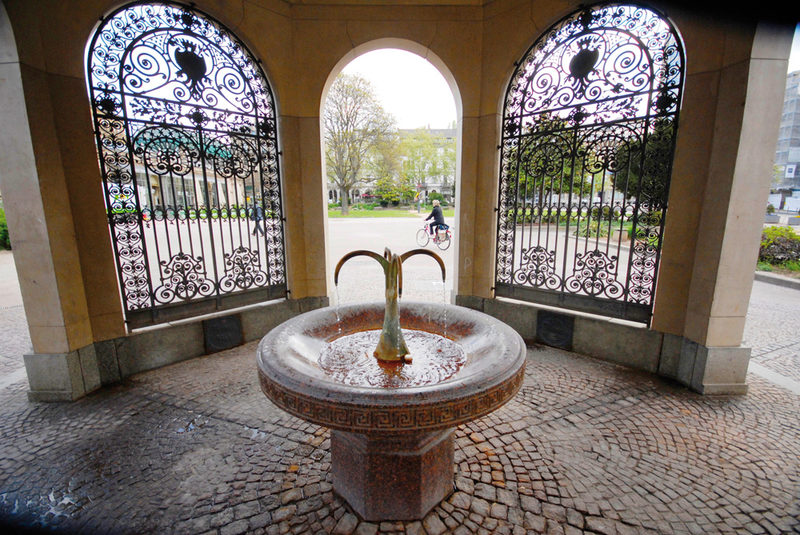 Der Kochbrunnen am Kranzplatz