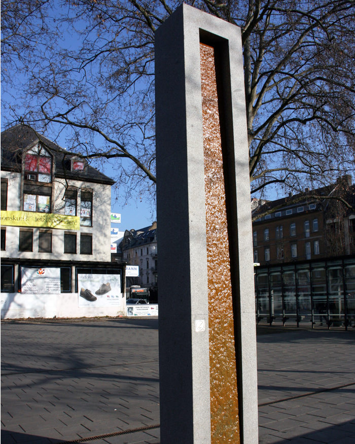 Faulbrunnen am Platz der Deutschen Einheit