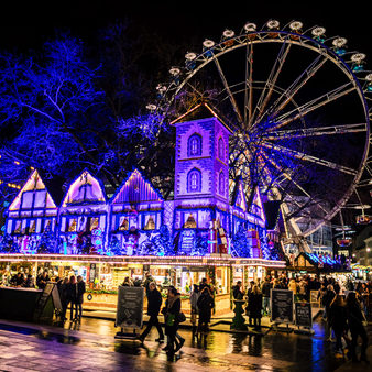 Riesenrad und Winterstubb auf dem weihnachtlichen Mauritiusplatz