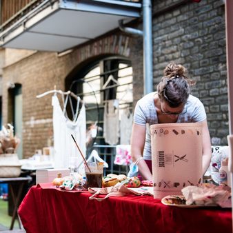 Kunsthandwerkermarkt, Flohmarkt im Westend