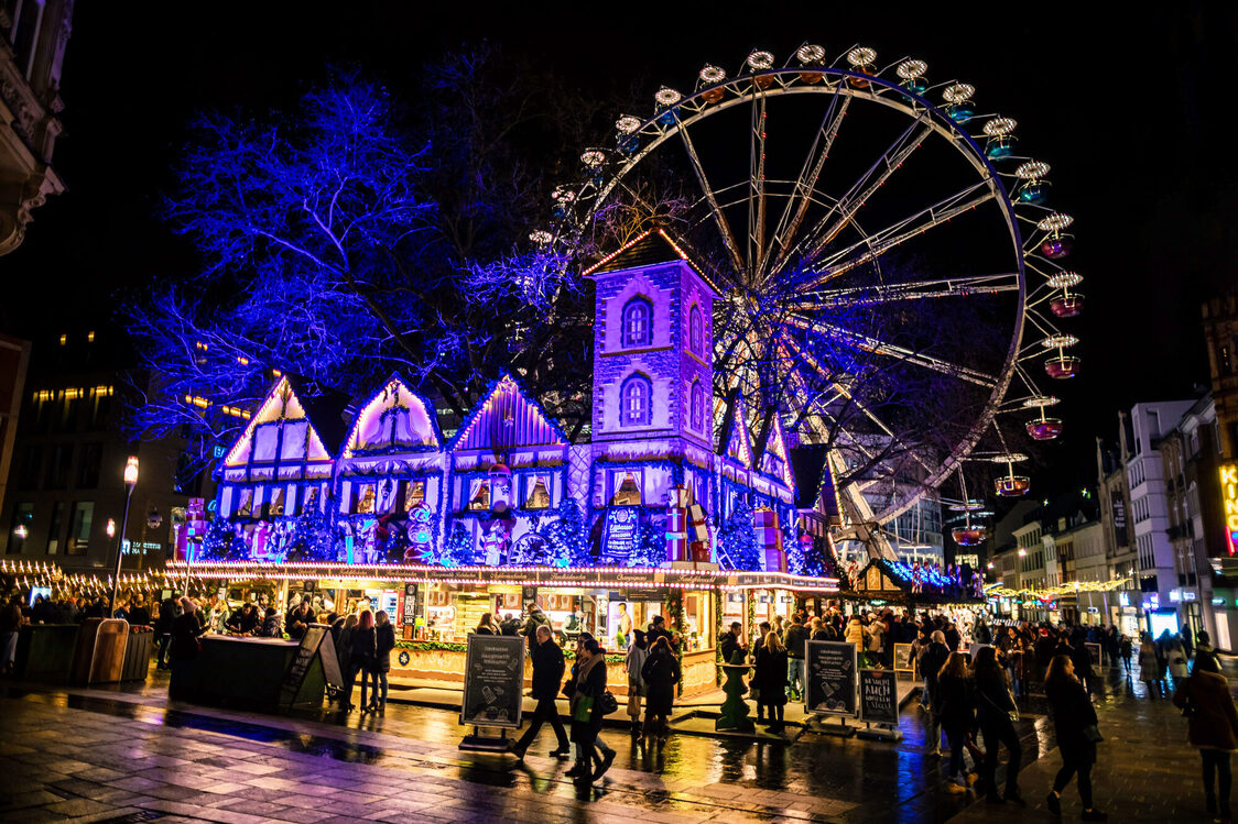 Riesenrad und Winterstubb auf dem Mauiritiusplatz bei Dunkelheit