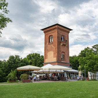Der Turm des früheren Hotels auf dem Neroberg
