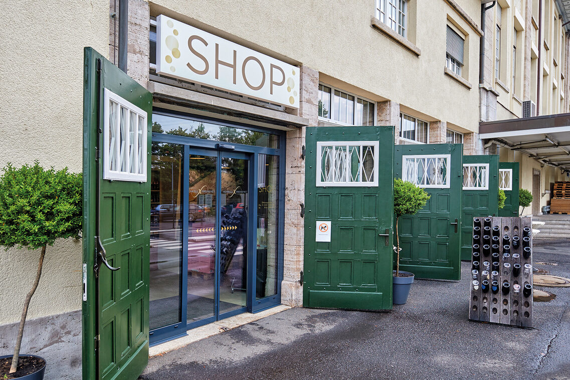 Store entrance Sektkellerei Henkell