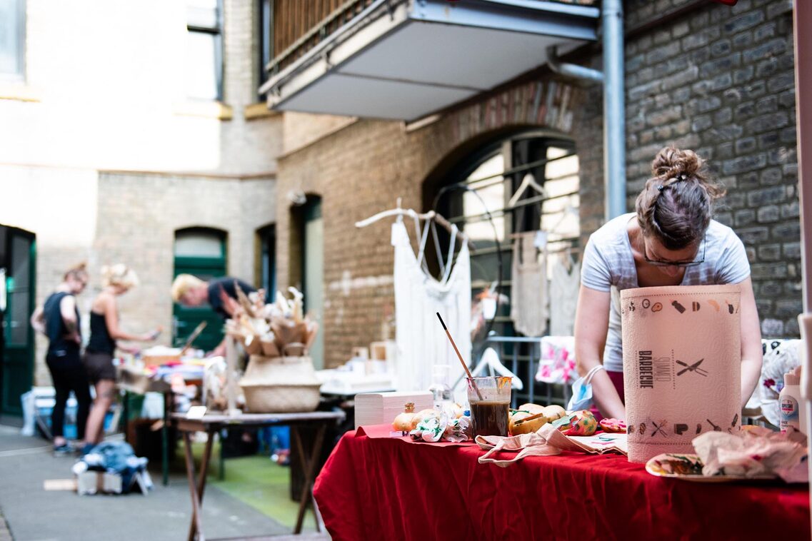 Kunsthandwerkermarkt, Flohmarkt im Westend