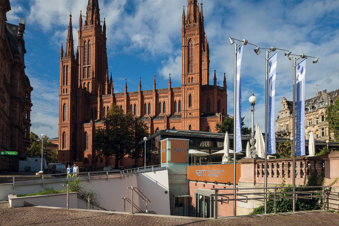 together in the vaulted cellar in front of the Marktkirche