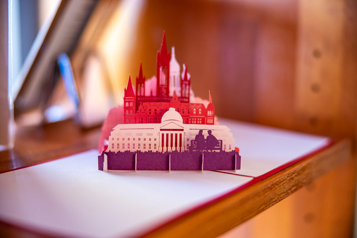 Ein Blick in die neu gestaltete Tourist Information am Marktplatz