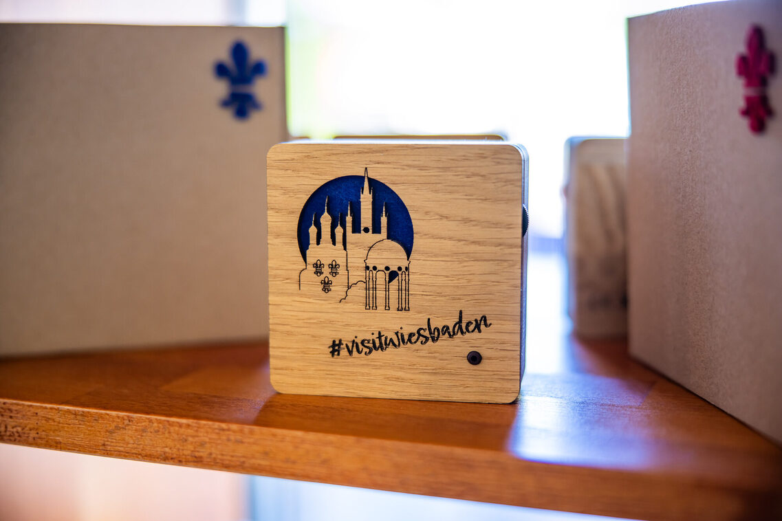 Ein Blick in die neu gestaltete Tourist Information am Marktplatz