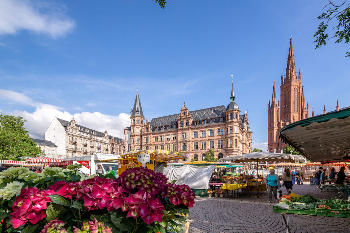 Weekly market on the market square