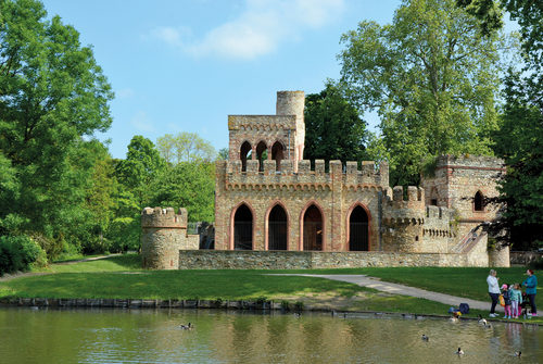 Biebricher Schlosspark mit Weiher
