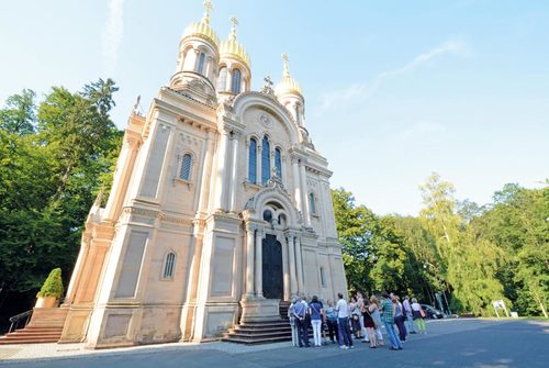 Russische Kirche mit ihren goldenen Kuppeln