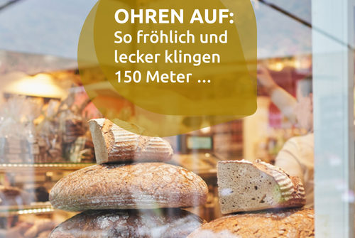 Wiesbaden im Ohr: Schaufenster mit frischem Brot und Slogan.