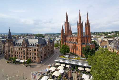 Ein Blick aufs Dern'sche Gelände mit Rathaus, Marktkirche und Lumen